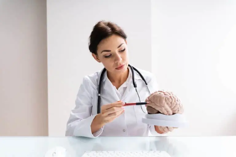 When to See a Neurologist for Headaches